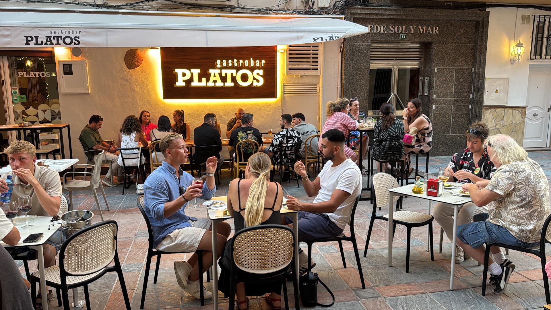 PLATOS GASTROBAR
